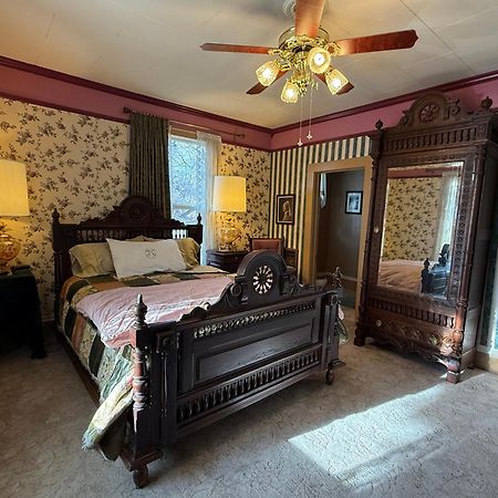 Roseberry House Bed And Breakfast Сузанвилл Экстерьер фото