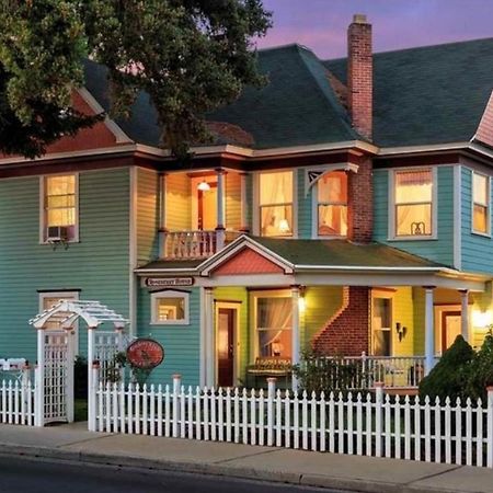 Roseberry House Bed And Breakfast Сузанвилл Экстерьер фото