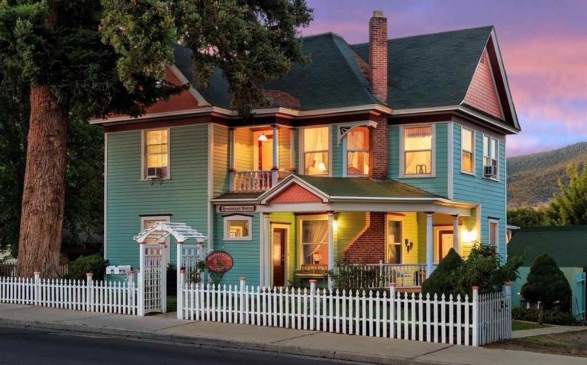 Roseberry House Bed And Breakfast Сузанвилл Экстерьер фото