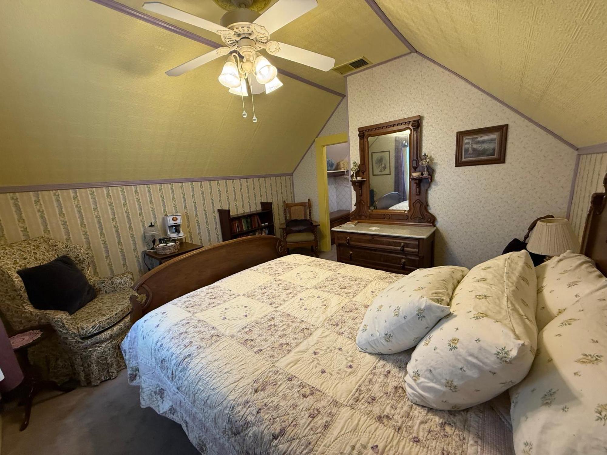 Roseberry House Bed And Breakfast Сузанвилл Экстерьер фото