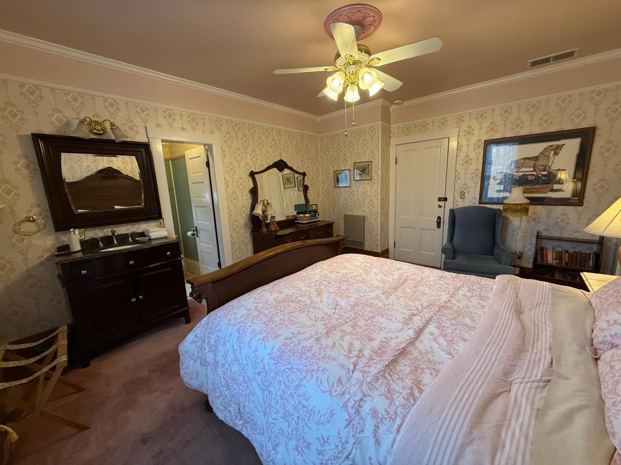 Roseberry House Bed And Breakfast Сузанвилл Экстерьер фото