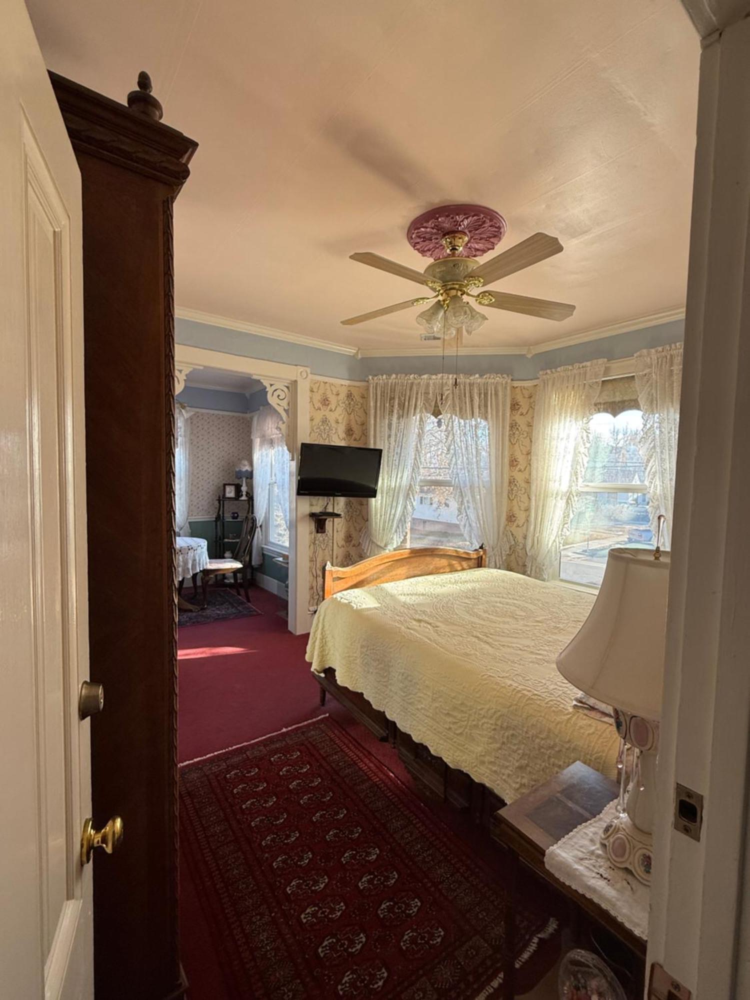 Roseberry House Bed And Breakfast Сузанвилл Экстерьер фото