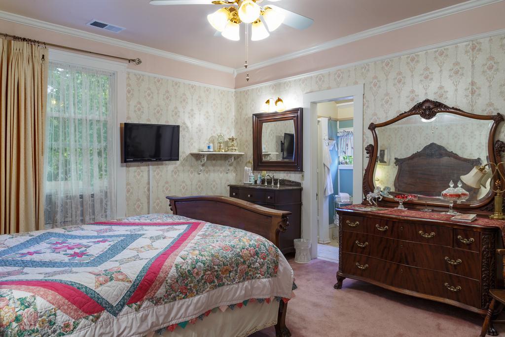 Roseberry House Bed And Breakfast Сузанвилл Экстерьер фото