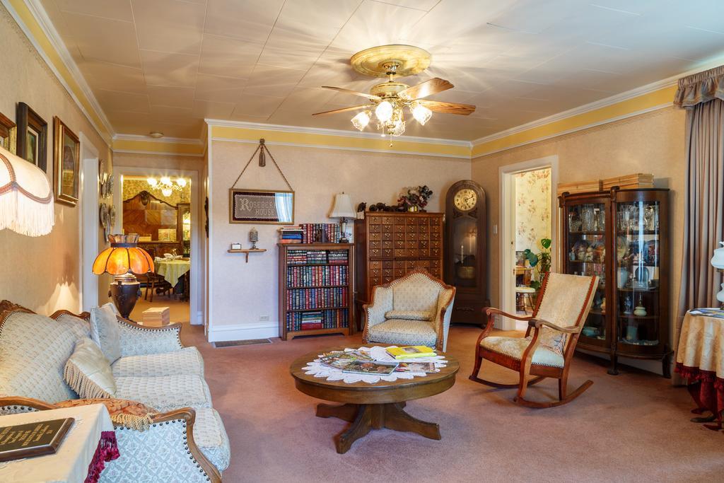 Roseberry House Bed And Breakfast Сузанвилл Экстерьер фото