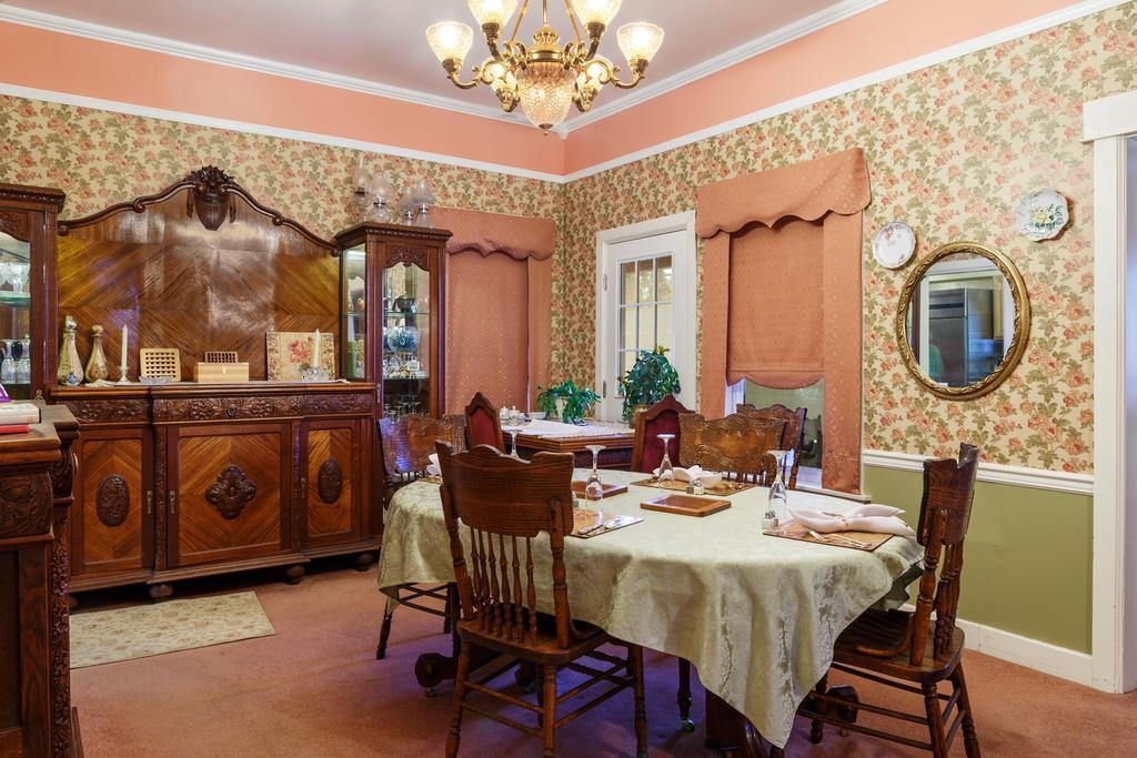 Roseberry House Bed And Breakfast Сузанвилл Экстерьер фото