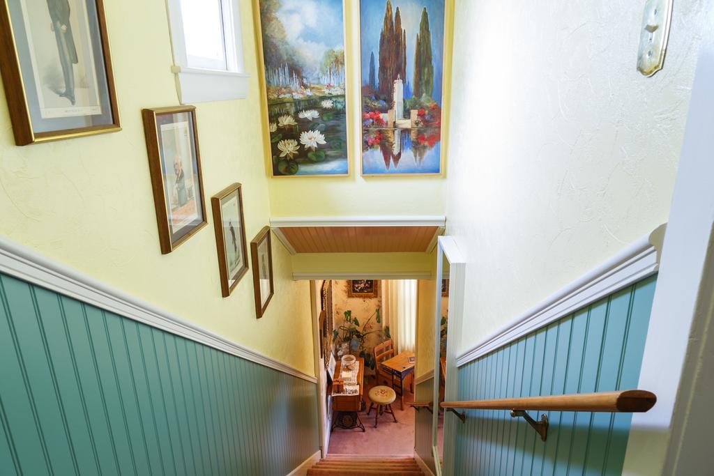 Roseberry House Bed And Breakfast Сузанвилл Экстерьер фото