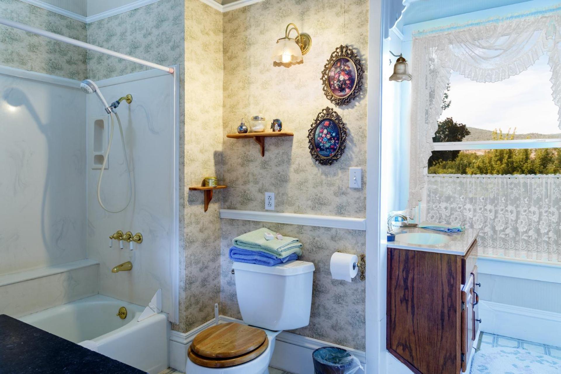 Roseberry House Bed And Breakfast Сузанвилл Экстерьер фото