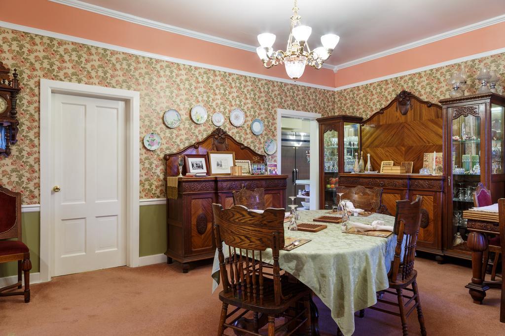 Roseberry House Bed And Breakfast Сузанвилл Экстерьер фото
