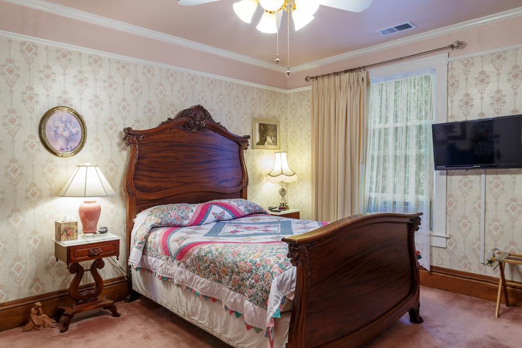 Roseberry House Bed And Breakfast Сузанвилл Экстерьер фото