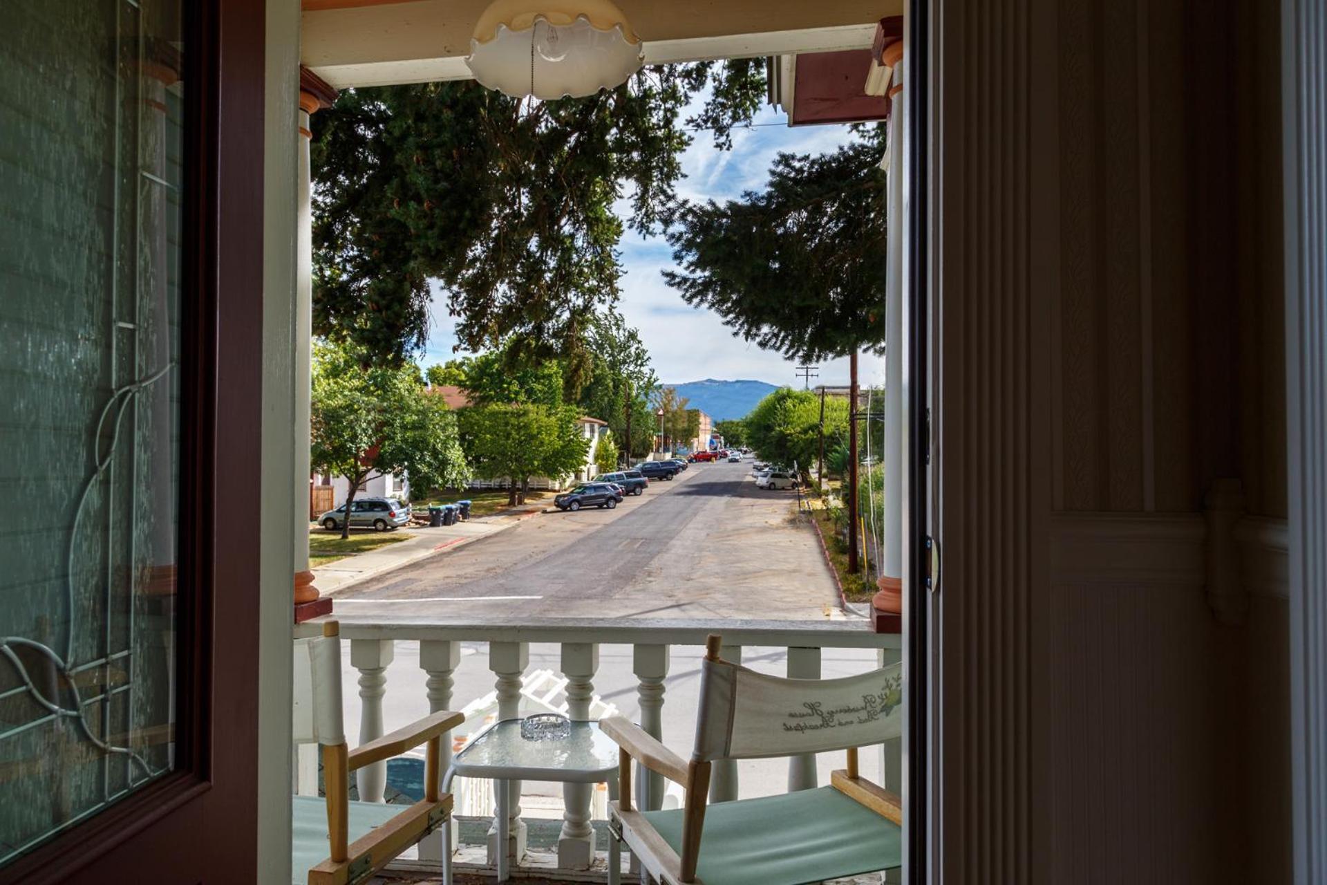 Roseberry House Bed And Breakfast Сузанвилл Экстерьер фото