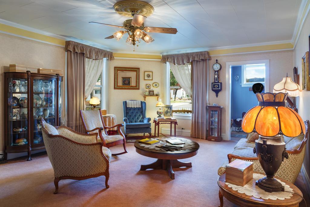 Roseberry House Bed And Breakfast Сузанвилл Экстерьер фото
