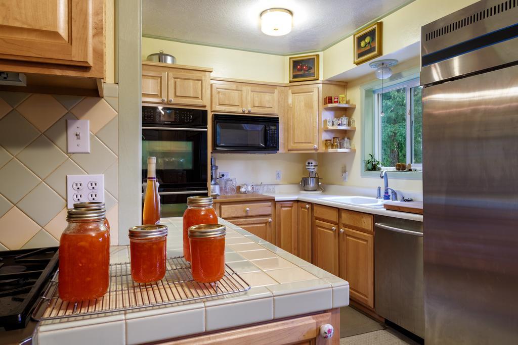 Roseberry House Bed And Breakfast Сузанвилл Экстерьер фото