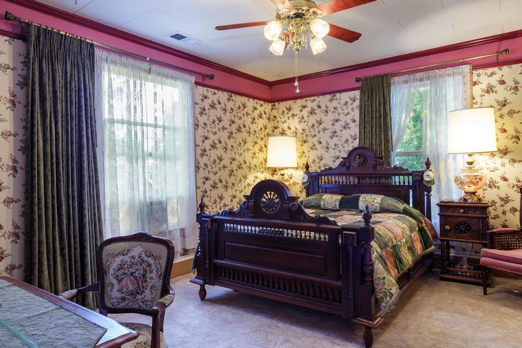 Roseberry House Bed And Breakfast Сузанвилл Экстерьер фото