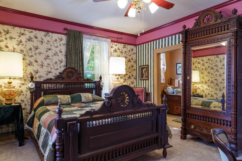 Roseberry House Bed And Breakfast Сузанвилл Экстерьер фото